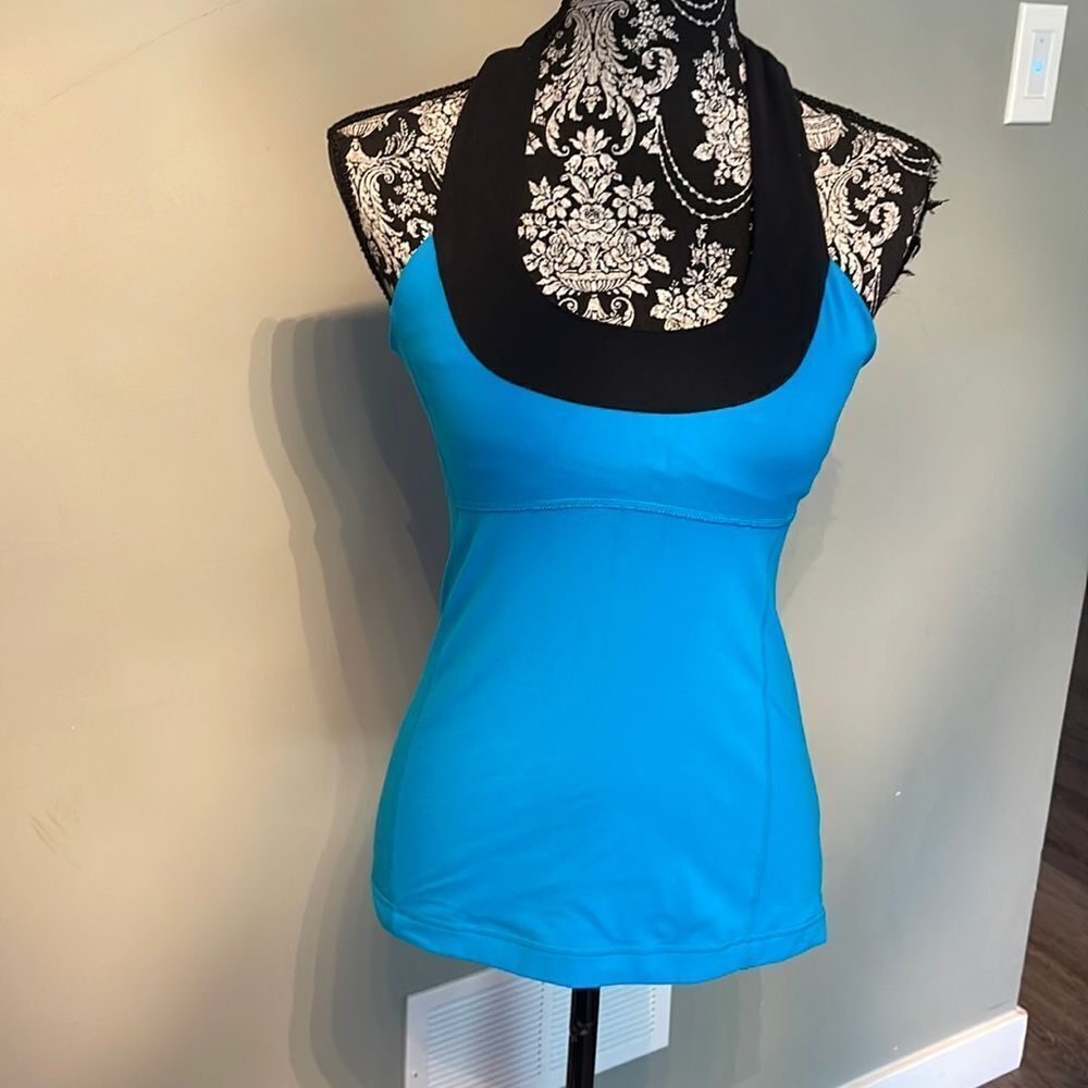 Lululemon size 6 top